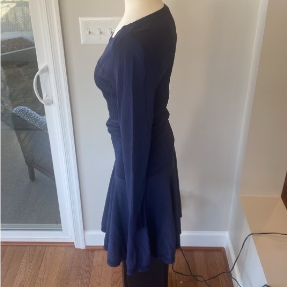 Dianne von Furstenberg navy Delta long sleeve Dress size small - Picture 4 of 9